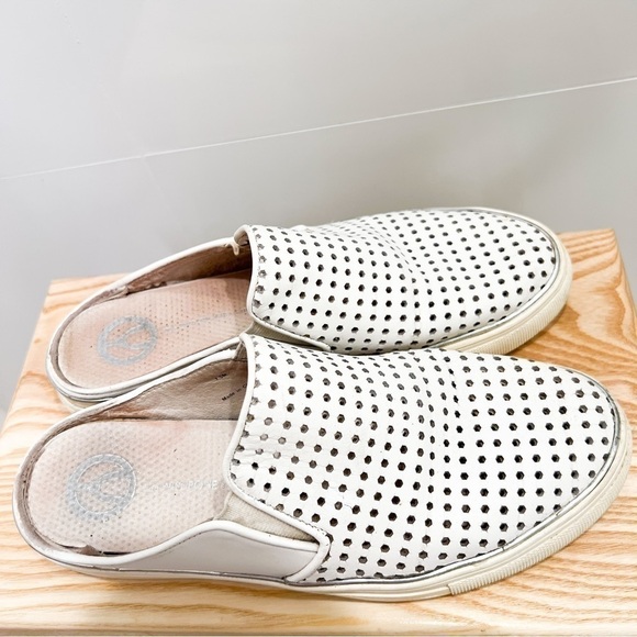 Wishbone white mesh slide on shoes - Picture 6 of 10